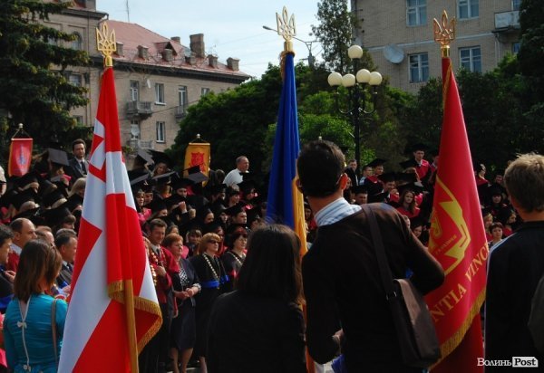 У Волинському національному університеті вітали магістрів