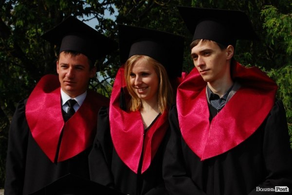 У Волинському національному університеті вітали магістрів