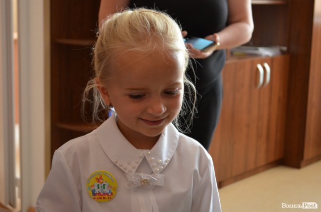 Президент подарував ноутбук луцькій школярці