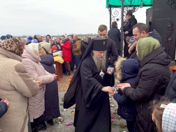 У селі на Волині очільник УПЦ (МП) Нафанаїл освятив новозбудований храм. ФОТО