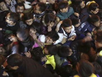 У Шанхаї під час святкування Нового року в тисняві загинули 35 людей