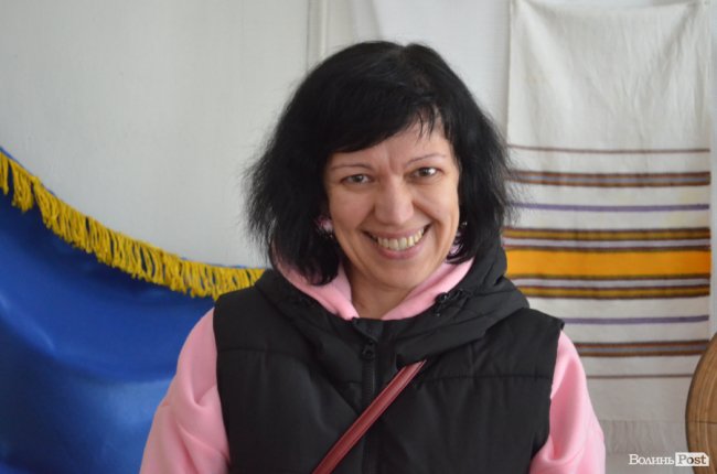 «Навіть перед донькою соромно, що мови не знаю»: переселенці у Луцьку вперше зібралися на розмовний клуб української