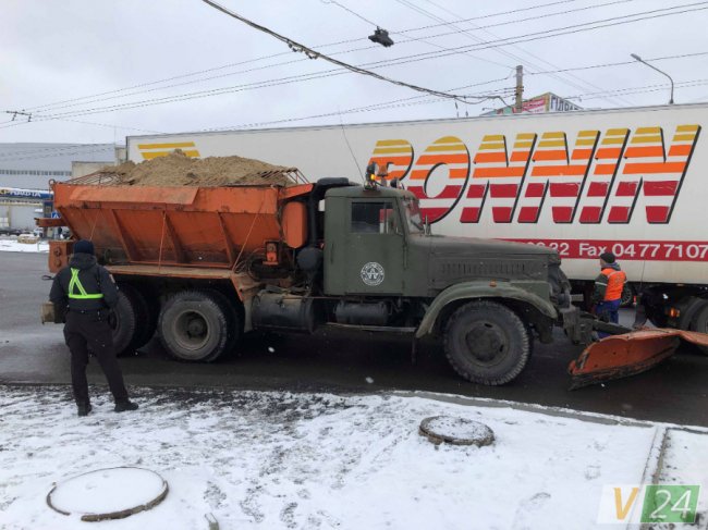 У Луцьку на перехресті вантажівка в'їхала у фуру. ФОТО