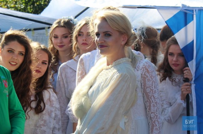 На Волині відбувся показ весільних суконь різних епох. ФОТО