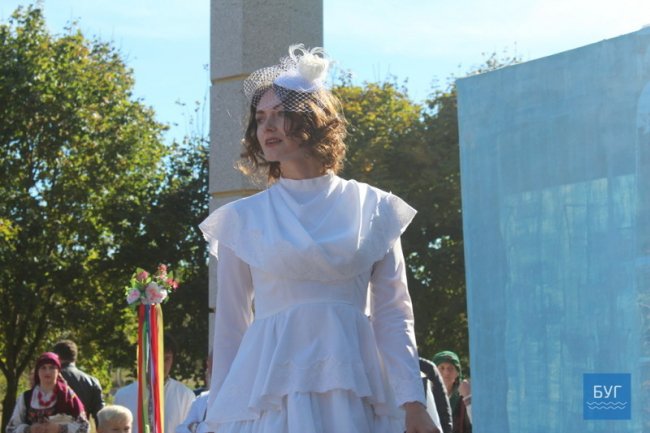 На Волині відбувся показ весільних суконь різних епох. ФОТО