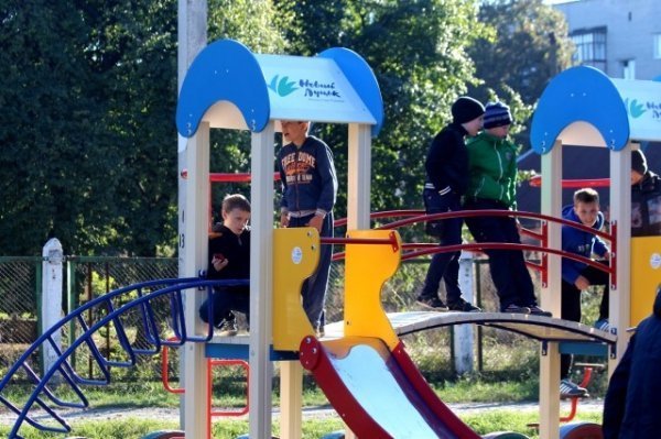 У Луцьку з'явилися нові дитячі майданчики. ФОТО. ВІДЕО