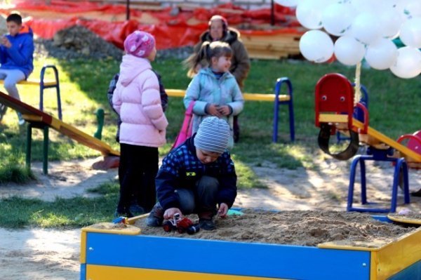 У Луцьку з'явилися нові дитячі майданчики. ФОТО. ВІДЕО