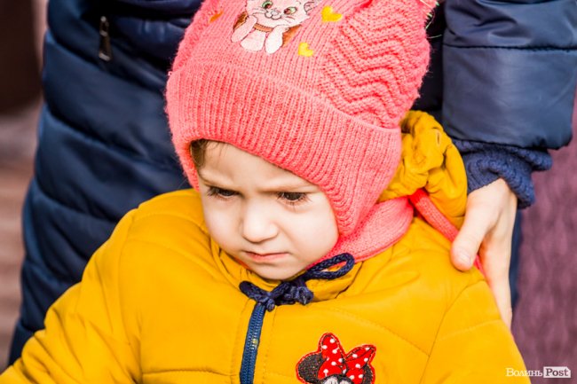 «Силою нашу церкву ніхто не забере»: як у Луцьку прихильники УПЦ (МП) на майдан вийшли. ФОТОРЕПОРТАЖ