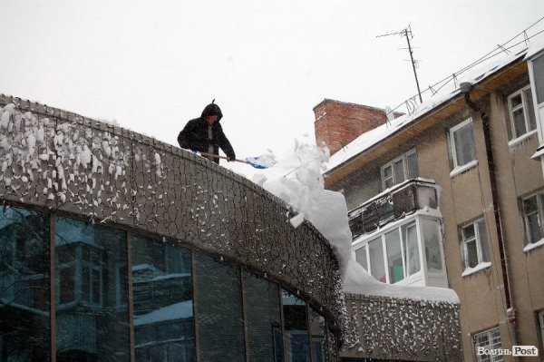 Як Луцьк замело снігом. ФОТО