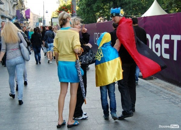 Як у Львові вболівали за Україну в матчі з Францією. ФОТО