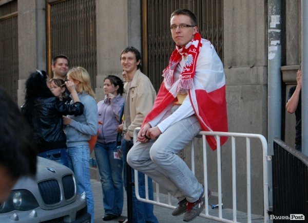 Як у Львові вболівали за Україну в матчі з Францією. ФОТО