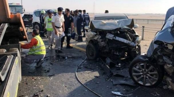 Масштабна аварія в Абу-Дабі: зіткнулось 44 автівки. ВІДЕО