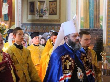 Владика Михаїл вперше відвідав громаду, де прихильники УПЦ (МП) побили двох пенсіонерів. ФОТО