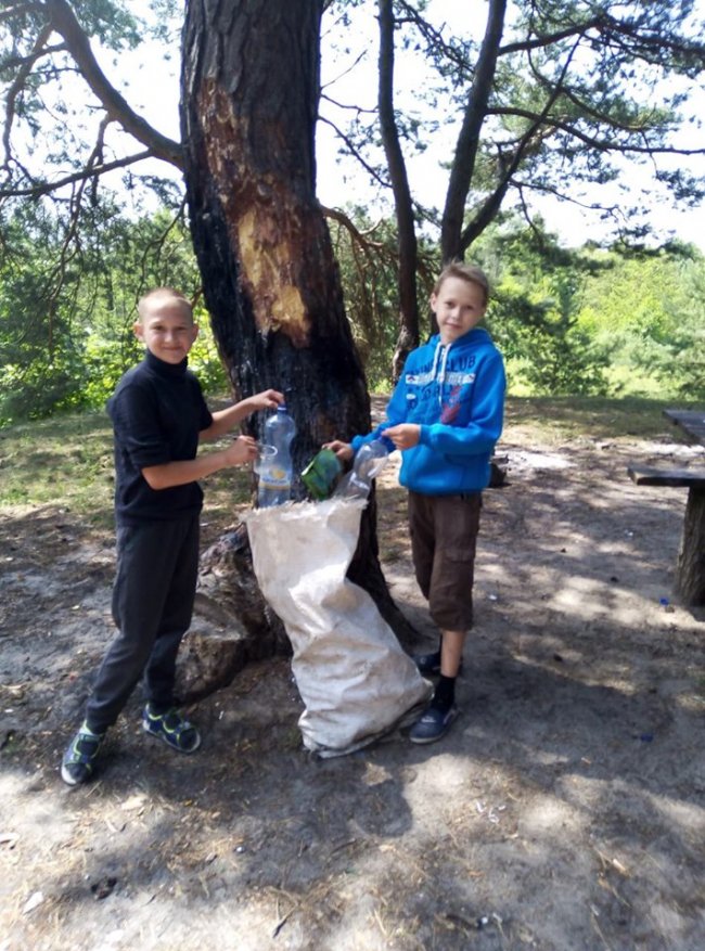 #деньбезполіетилену: волинські лісівники долучилися до екофлешмобу. ВІДЕО