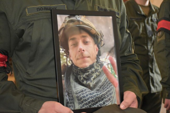 У Луцьку віддали останню шану Героєві Максиму Устимчуку