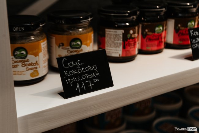 Час небанальних і красивих подарунків: де у Луцьку купити набори із корисних смаколиків*