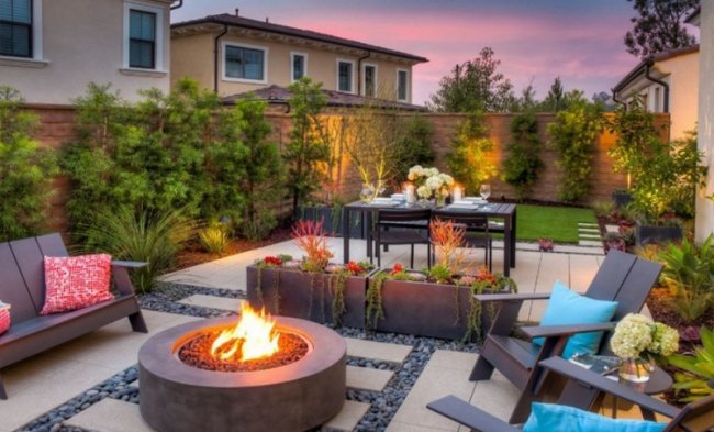 Також можна облаштувати постійне місце для вогнища. Фото remontbp.com