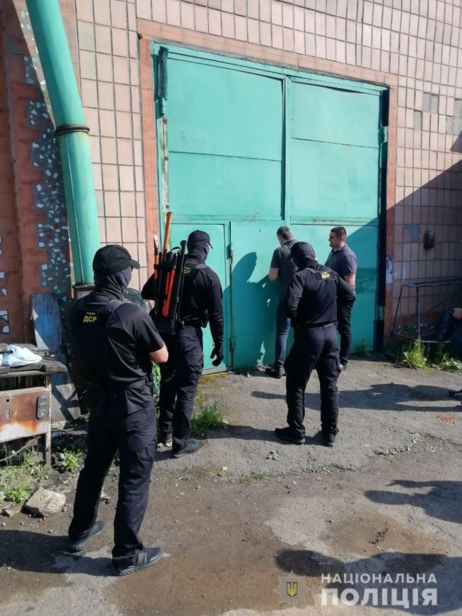 У рівненського підприємця під час обшуку знайшли гранатомет, бурштин та крадений Range Rover. ФОТО  