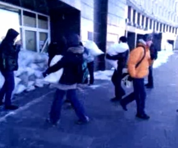 Сумська ОДА в облозі. ФОТО