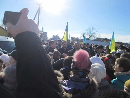 Звільненого з полону бійця на Волині зустрічали «усім районом». ФОТО