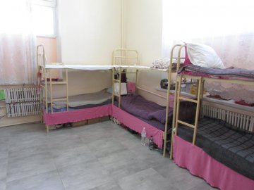 Телевізор, чайник та душ: як виглядає камера Зайцевої. ФОТО