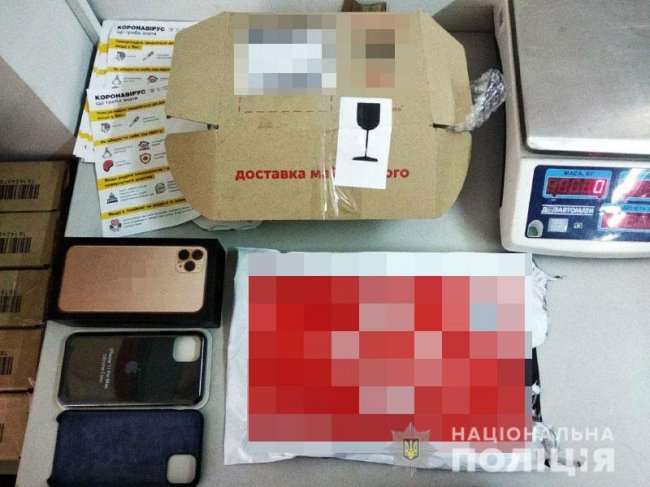 Лучанин замовив iPhone за 26 тисяч, а при отриманні на пошті намагався з ним втекти
