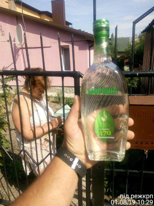 Луцькі муніципалі викрили 3 «точки» продажу сурогату. ФОТО