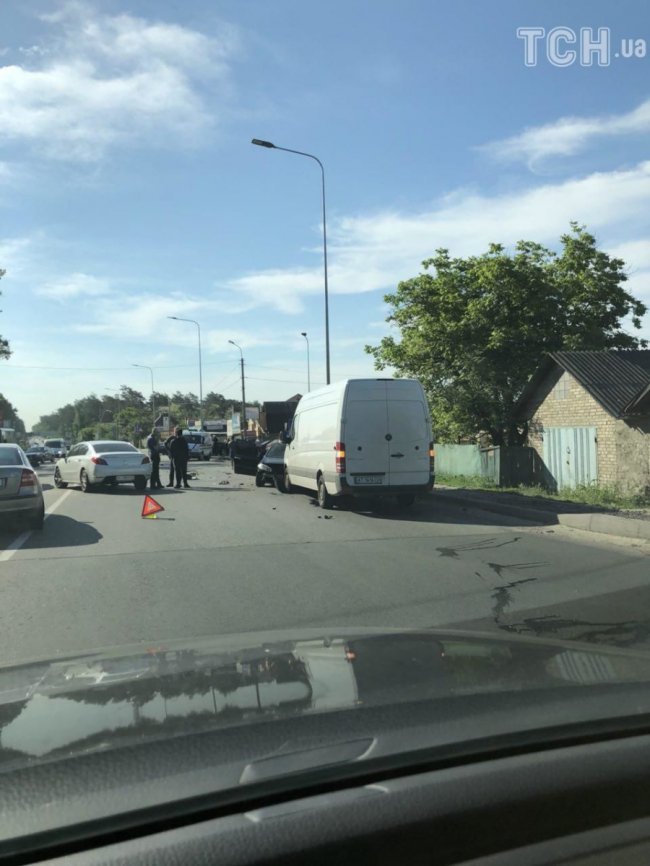 Під Києвом — масштабна аварія. ФОТО