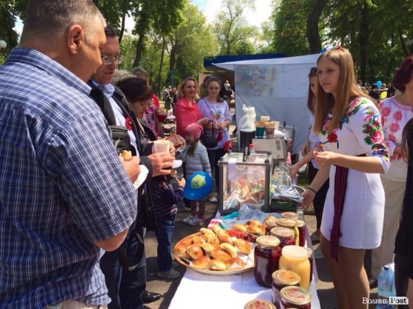 Ковельські волонтери зібрали 50 тисяч гривень солдатам 