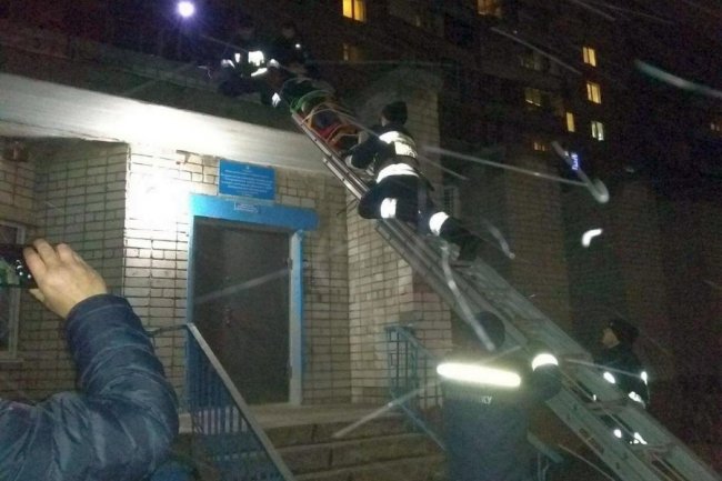 Курйоз під час пограбування у Дніпрі:  злодій випав з вікна  5-го поверху