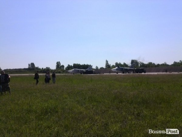 Військові літаки в Луцьку. ФОТО