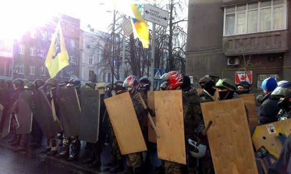Верховну Раду пікетують тисячі майданівців. ФОТО