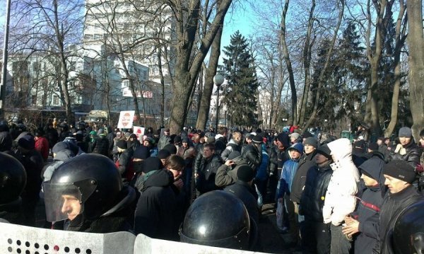 Верховну Раду пікетують тисячі майданівців. ФОТО