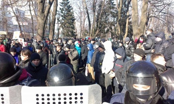 Верховну Раду пікетують тисячі майданівців. ФОТО