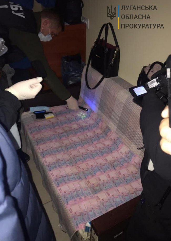 15 тисяч гривень за успішну операцію: на Луганщині лікар вимагав гроші в онкохворого