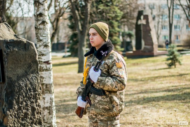 У Луцьку ходою і молитвами вшанували мужність та героїзм добровольців. ФОТО