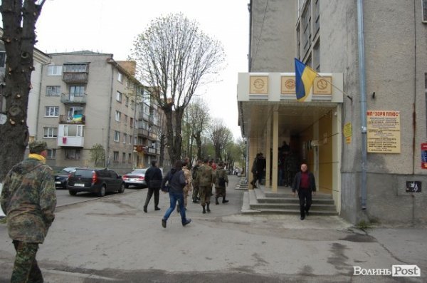 У Луцьку революціонери навідалися до «агентів Кремля». ФОТО