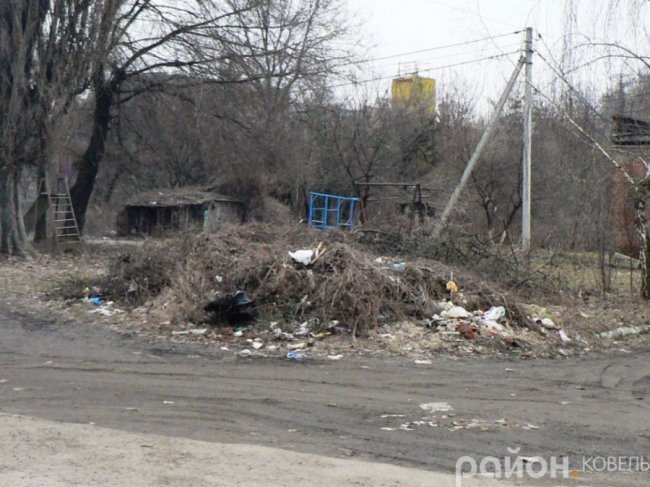 Сміття, мотлох і хащі: ковельський депутат просить прибрати «лице міста». ФОТО