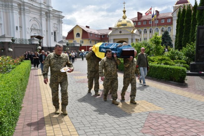 У Луцьку попрощалися із захисником України Олександром Бондаренком