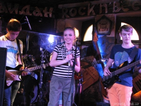 Луцька «рок-школа» провела свій «академконцерт» у пивному клубі