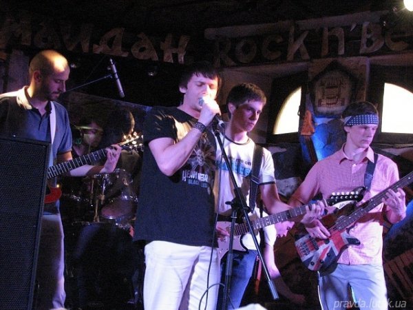 Луцька «рок-школа» провела свій «академконцерт» у пивному клубі