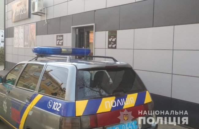 На Волині чоловік обікрав магазин та намагався втекти, стрибнувши з даху. ФОТО