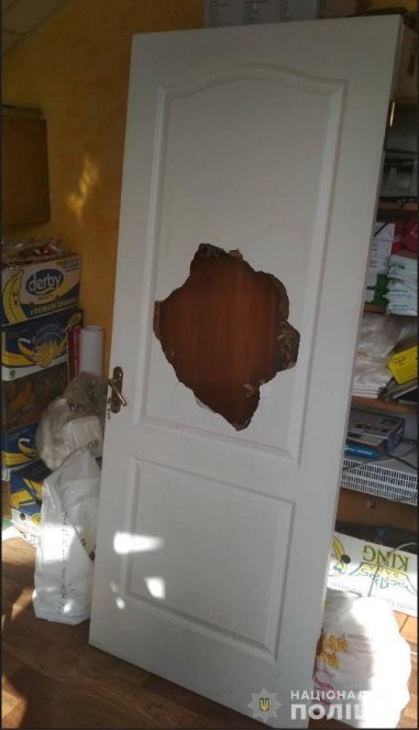 На Волині чоловік обікрав магазин та намагався втекти, стрибнувши з даху. ФОТО