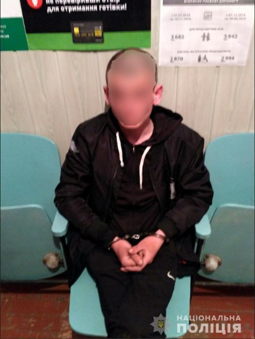 На Волині чоловік обікрав магазин та намагався втекти, стрибнувши з даху. ФОТО