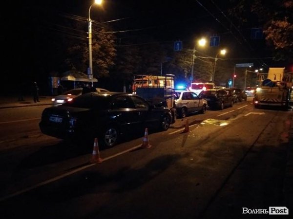 Масштабна ДТП у Луцьку: зіткнулося п'ять машин. ДОПОВНЕНО. ФОТО