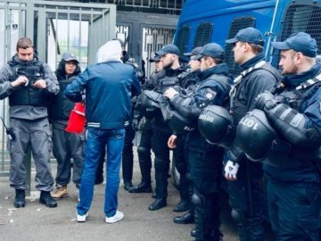 Після футбольного матчу сталася сутичка між поліцейськими і фанами «Волині». ВІДЕО