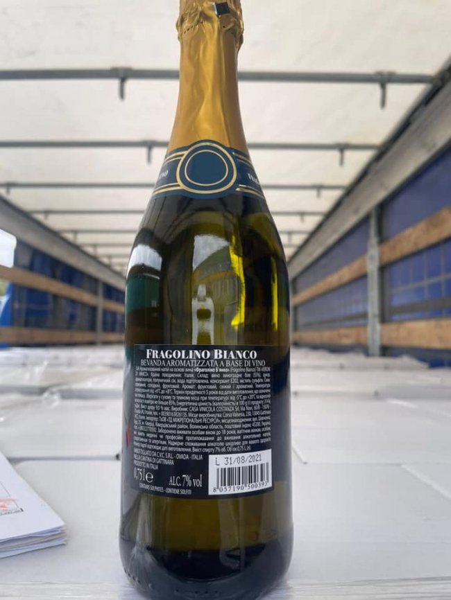 Через волинський кордон нелегально хотіли провезти десятки ящиків шампанського. ФОТО