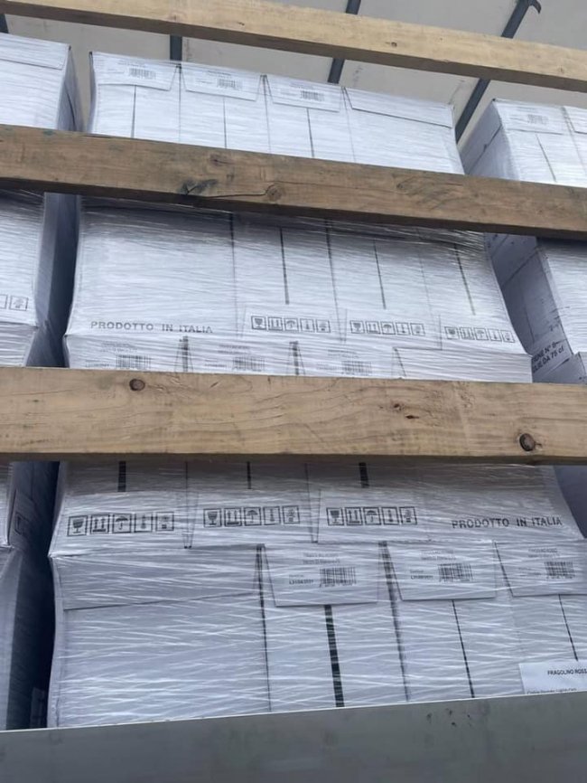 Через волинський кордон нелегально хотіли провезти десятки ящиків шампанського. ФОТО