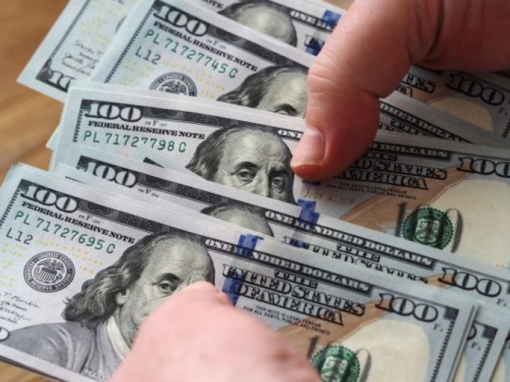 Курс долара зросте до 50 грн: економіст назвав можливу дату
