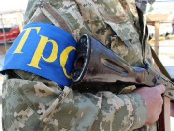На Рівненщині заборонили членам тероборони безпідставно носити зброю та хизуватися нею